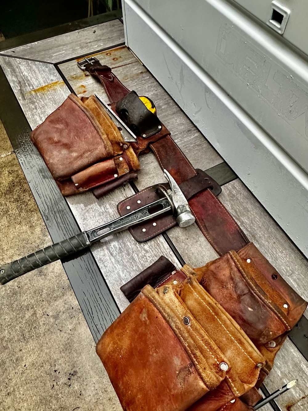Occidental leather tool belt with suspension should pad